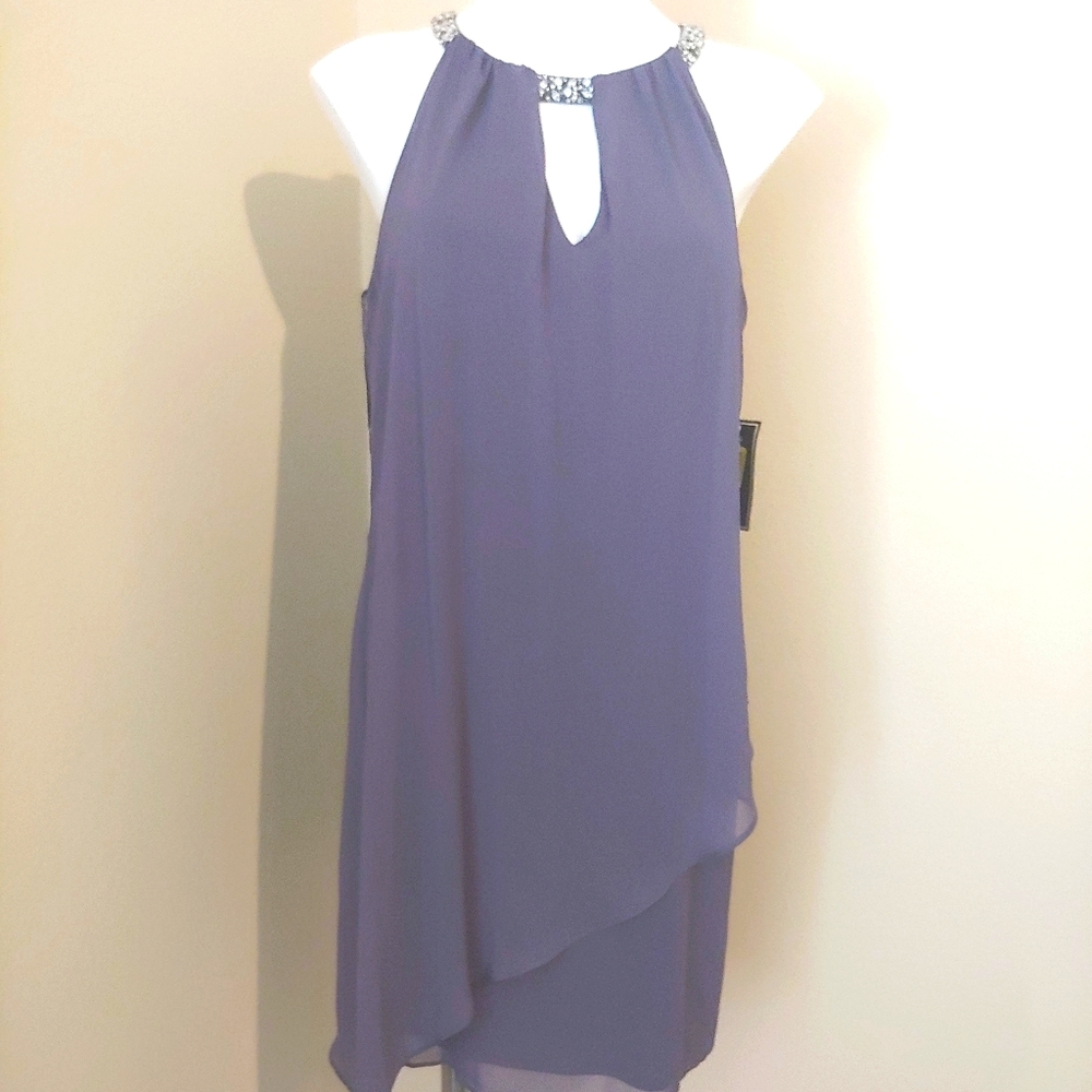 💜 Elegant dress with gem neckline